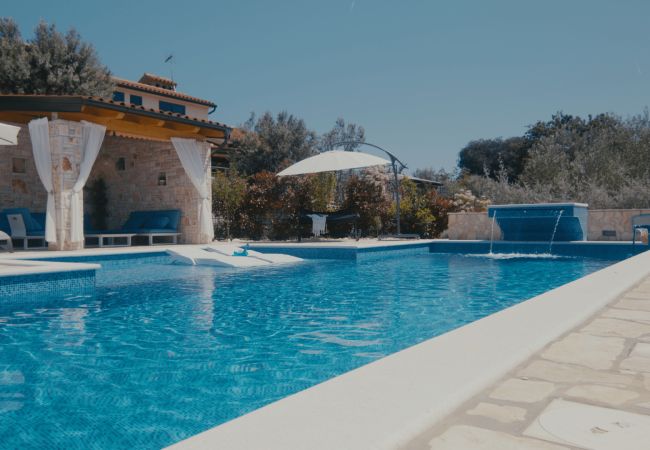 Villa in Betiga - Villa Kalista Istriana for 10 people with private pool & sea view Villa in Betiga - Villa Kalista Istriana for 10 people with private pool & sea view