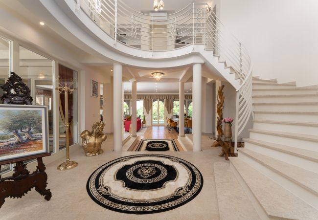 Villa in Porec - Luxury Villa Lionea in Poreč for 10 people with sea view & private pool  Villa in Porec - Luxury Villa Lionea in Poreč for 10 people with sea view & private pool
