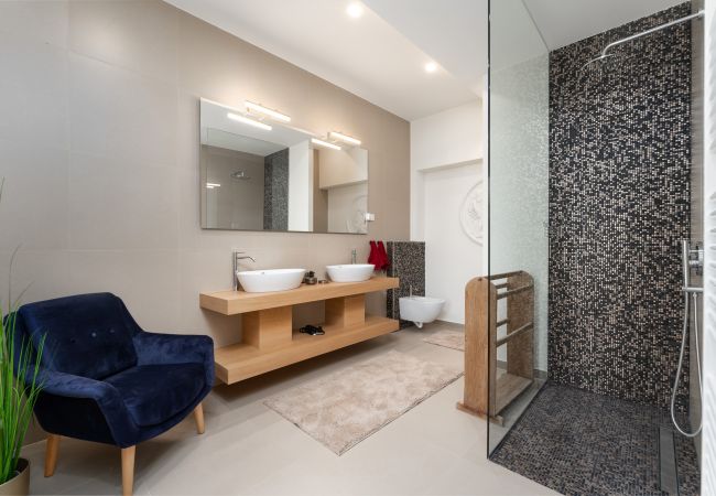 Villa in Porec - Luxury Villa Lionea in Poreč for 10 people with sea view & private pool  Villa in Porec - Luxury Villa Lionea in Poreč for 10 people with sea view & private pool