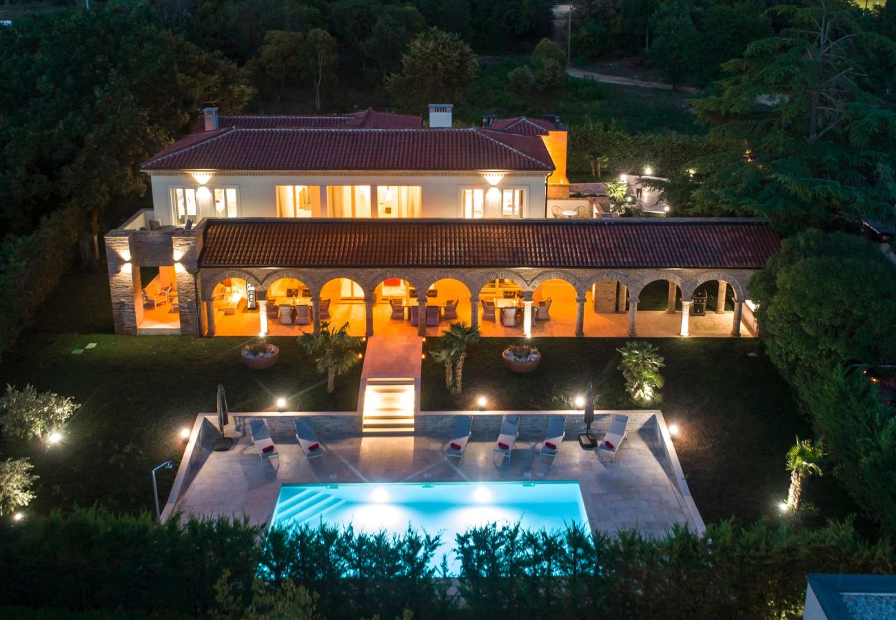 Villa in Porec - Luxury Villa Lionea in Poreč for 10 people with sea view & private pool 
