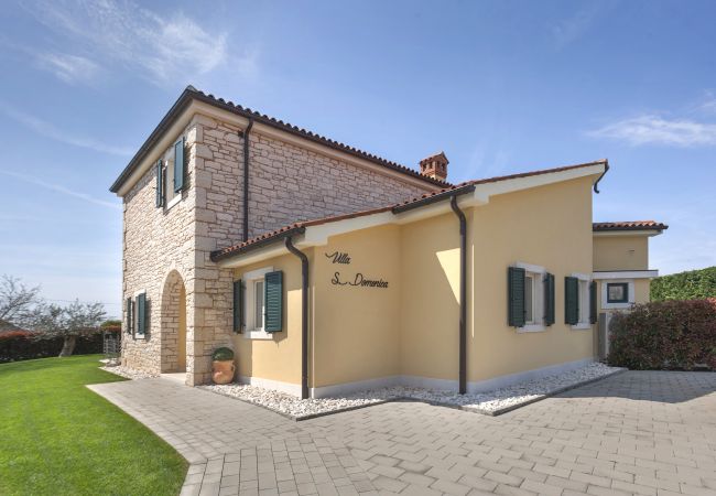 Villa in Labinci - Villa Santa Domenica near Poreč with play room, beautiful tavern & garden Villa in Labinci - Villa Santa Domenica near Poreč with play room, beautiful tavern & garden
