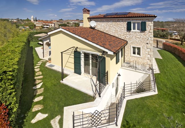 Villa in Labinci - Villa Santa Domenica near Poreč with play room, beautiful tavern & garden Villa in Labinci - Villa Santa Domenica near Poreč with play room, beautiful tavern & garden