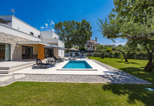 Villa in Marasi - Villa Zanetta pet friendly near Poreč for 6 people with sea view & private pool Villa in Marasi - Villa Zanetta pet friendly near Poreč for 6 people with sea view & private pool