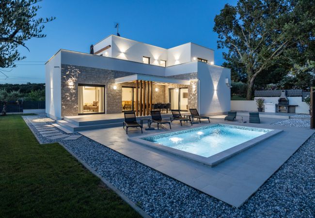 Villa in Marasi - Villa Zanetta pet friendly near Poreč for 6 people with sea view & private pool Villa in Marasi - Villa Zanetta pet friendly near Poreč for 6 people with sea view & private pool