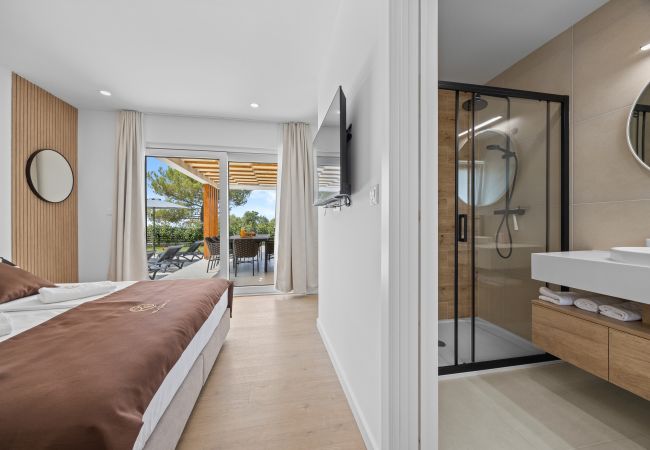 Villa in Marasi - Villa Zanetta pet friendly near Poreč for 6 people with sea view & private pool Villa in Marasi - Villa Zanetta pet friendly near Poreč for 6 people with sea view & private pool