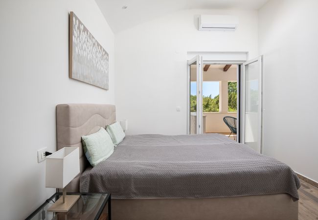 Villa in Juršici - Villa Unica for 8 People in Central Istra, very quiet and luxurious retreat only 15 minutes from the azure blue sea Villa in Juršici - Villa Unica for 8 People in Central Istra, very quiet and luxurious retreat only 15 minutes from the azure blue sea