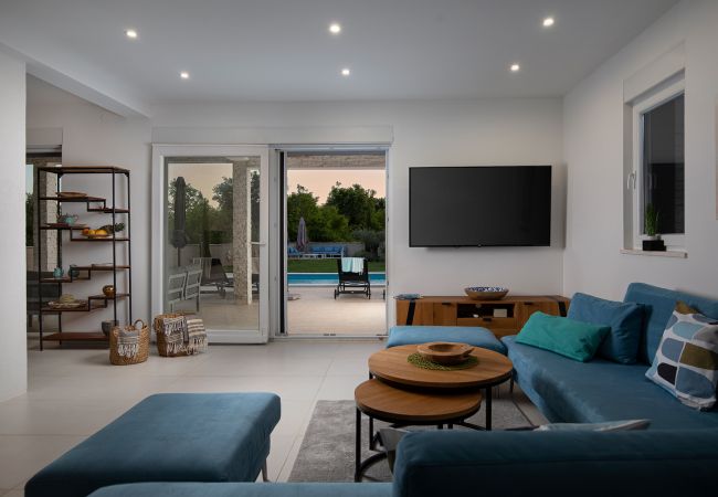Villa in Juršici - Villa Unica for 8 People in Central Istra, very quiet and luxurious retreat only 15 minutes from the azure blue sea Villa in Juršici - Villa Unica for 8 People in Central Istra, very quiet and luxurious retreat only 15 minutes from the azure blue sea