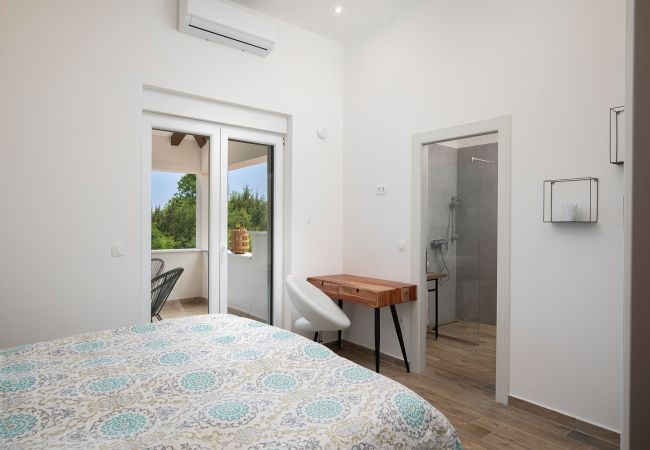 Villa in Juršici - Villa Unica for 8 People in Central Istra, very quiet and luxurious retreat only 15 minutes from the azure blue sea Villa in Juršici - Villa Unica for 8 People in Central Istra, very quiet and luxurious retreat only 15 minutes from the azure blue sea