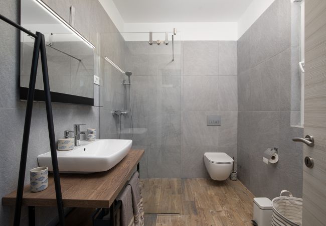 Villa in Juršici - Villa Unica for 8 People in Central Istra, very quiet and luxurious retreat only 15 minutes from the azure blue sea Villa in Juršici - Villa Unica for 8 People in Central Istra, very quiet and luxurious retreat only 15 minutes from the azure blue sea