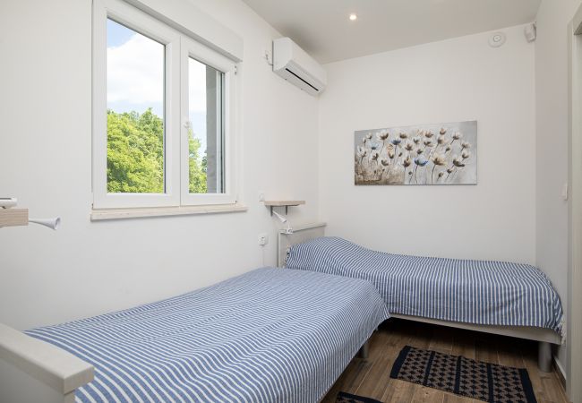 Villa in Juršici - Villa Unica for 8 People in Central Istra, very quiet and luxurious retreat only 15 minutes from the azure blue sea Villa in Juršici - Villa Unica for 8 People in Central Istra, very quiet and luxurious retreat only 15 minutes from the azure blue sea