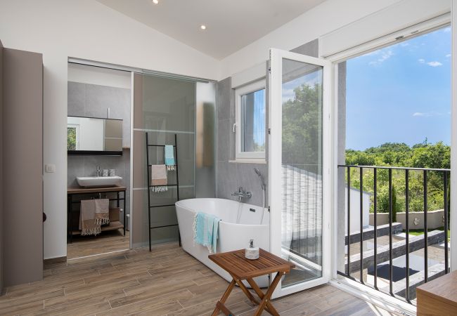 Villa in Juršici - Villa Unica for 8 People in Central Istra, very quiet and luxurious retreat only 15 minutes from the azure blue sea Villa in Juršici - Villa Unica for 8 People in Central Istra, very quiet and luxurious retreat only 15 minutes from the azure blue sea