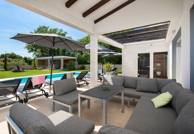 Villa in Juršici - Villa Unica for 8 People in Central Istra, very quiet and luxurious retreat only 15 minutes from the azure blue sea Villa in Juršici - Villa Unica for 8 People in Central Istra, very quiet and luxurious retreat only 15 minutes from the azure blue sea