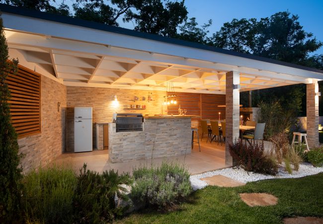 Villa in Juršici - Villa Unica for 8 People in Central Istra, very quiet and luxurious retreat only 15 minutes from the azure blue sea Villa in Juršici - Villa Unica for 8 People in Central Istra, very quiet and luxurious retreat only 15 minutes from the azure blue sea
