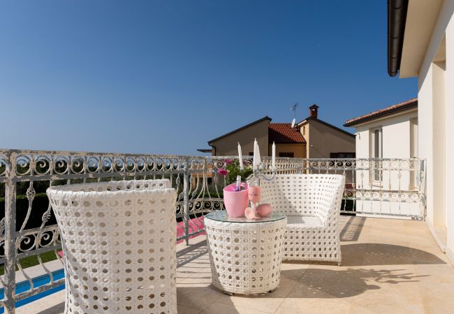 Villa in Labinci - Villa Bincila for 12 people near Poreč with sea view & beautiful garden Villa in Labinci - Villa Bincila for 12 people near Poreč with sea view & beautiful garden