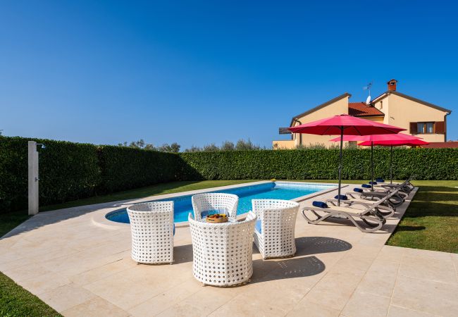 Villa in Labinci - Villa Bincila for 12 people near Poreč with sea view & beautiful garden Villa in Labinci - Villa Bincila for 12 people near Poreč with sea view & beautiful garden