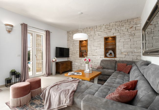 Villa in Labinci - Villa Bincila for 12 people near Poreč with sea view & beautiful garden Villa in Labinci - Villa Bincila for 12 people near Poreč with sea view & beautiful garden