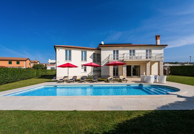 Villa in Labinci - Villa Bincila for 12 people near Poreč with sea view & beautiful garden Villa in Labinci - Villa Bincila for 12 people near Poreč with sea view & beautiful garden