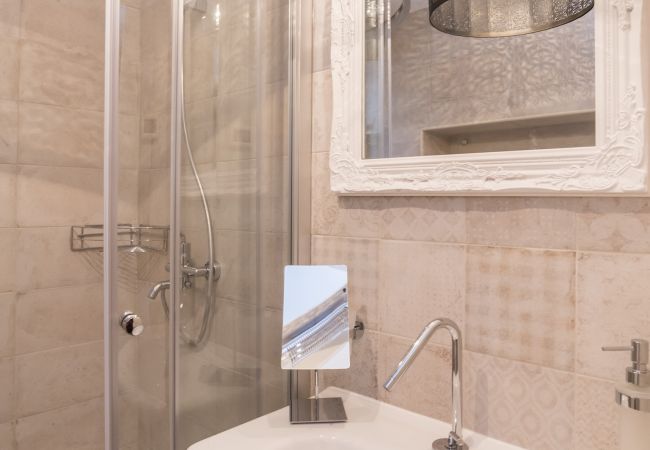Villa in Merišce - Residence Monte near Umag for 8+2 people with heated infinity pool, spa & play room Villa in Merišce - Residence Monte near Umag for 8+2 people with heated infinity pool, spa & play room