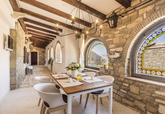 Villa in Merišce - Residence Monte near Umag for 8+2 people with heated infinity pool, spa & play room Villa in Merišce - Residence Monte near Umag for 8+2 people with heated infinity pool, spa & play room