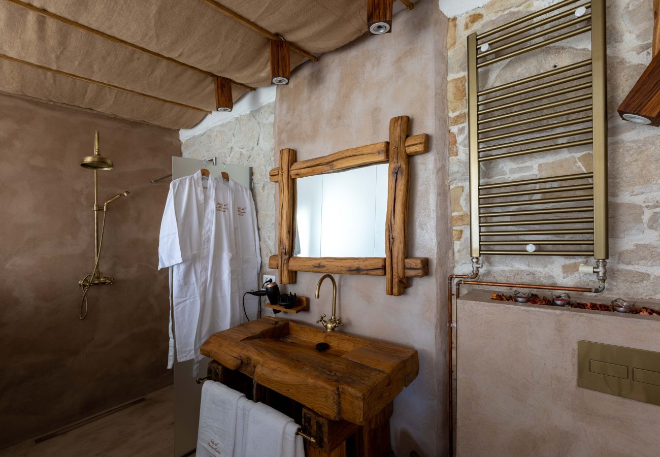 Villa in Žudetici - Villa Blazeni Miroslav Bulesic in Central Istria for 8 people with private heated pool and sauna