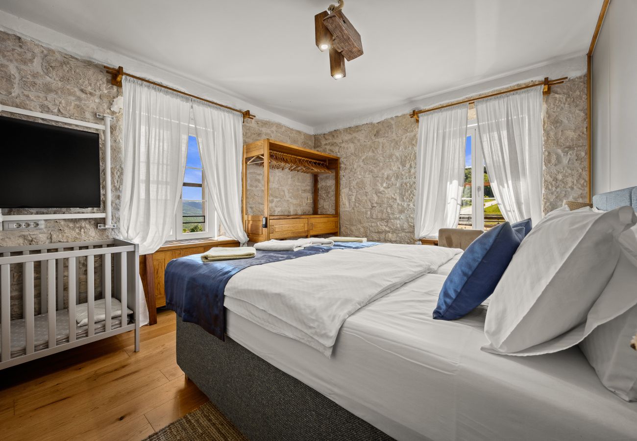 Villa in Žudetici - Villa Blazeni Miroslav Bulesic in Central Istria for 8 people with private heated pool and sauna
