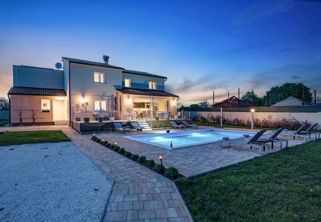 Villa in Kožljani - Villa Camelie near Barban for 10 people with playground for children, fitness & pet friendly Villa in Kožljani - Villa Camelie near Barban for 10 people with playground for children, fitness & pet friendly