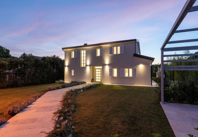 Villa in Labinci - Villa Cvita Domenica near Poreč for 8 people with 40 m2 private pool - pet friendly Villa in Labinci - Villa Cvita Domenica near Poreč for 8 people with 40 m2 private pool - pet friendly
