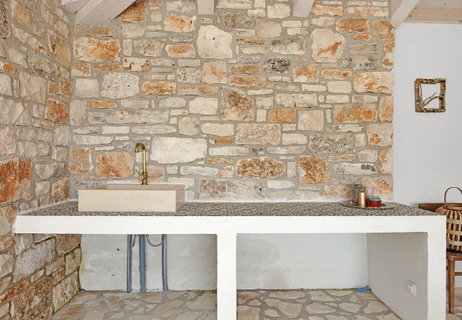 Villa in Peruški - Casa Mirna for 7 people near Pula with sea view & only 2 km from the sea Villa in Peruški - Casa Mirna for 7 people near Pula with sea view & only 2 km from the sea
