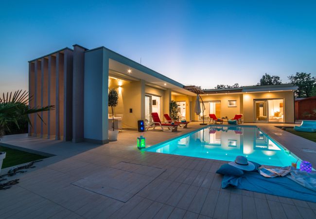 Villa in Svetvincenat - Villa Vita in Central Istria - Ground Floor Villa for 6 People with Heated Pool  Villa in Svetvincenat - Villa Vita in Central Istria - Ground Floor Villa for 6 People with Heated Pool