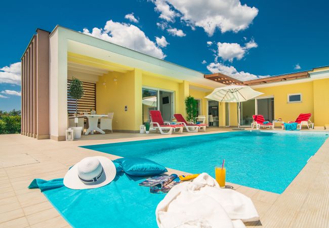 Villa in Svetvincenat - Villa Vita in Central Istria - Ground Floor Villa for 6 People with Heated Pool  Villa in Svetvincenat - Villa Vita in Central Istria - Ground Floor Villa for 6 People with Heated Pool