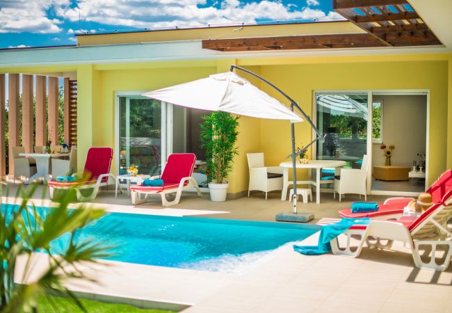 Villa in Svetvincenat - Villa Vita in Central Istria - Ground Floor Villa for 6 People with Heated Pool  Villa in Svetvincenat - Villa Vita in Central Istria - Ground Floor Villa for 6 People with Heated Pool