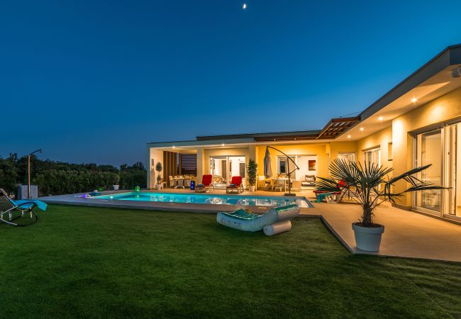 Villa in Svetvincenat - Villa Vita in Central Istria - Ground Floor Villa for 6 People with Heated Pool  Villa in Svetvincenat - Villa Vita in Central Istria - Ground Floor Villa for 6 People with Heated Pool