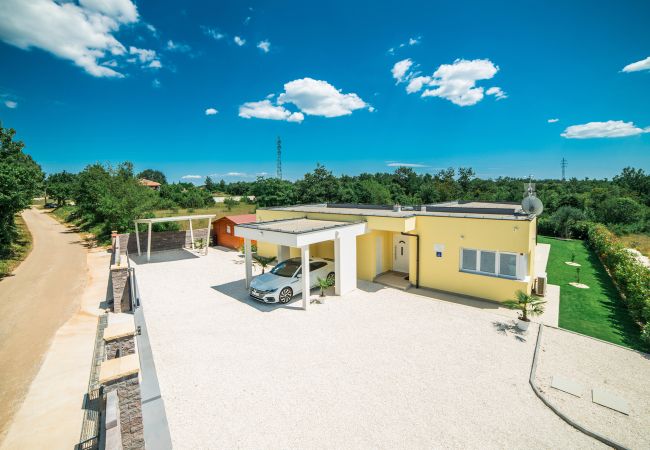 Villa in Svetvincenat - Villa Vita in Central Istria - Ground Floor Villa for 6 People with Heated Pool  Villa in Svetvincenat - Villa Vita in Central Istria - Ground Floor Villa for 6 People with Heated Pool