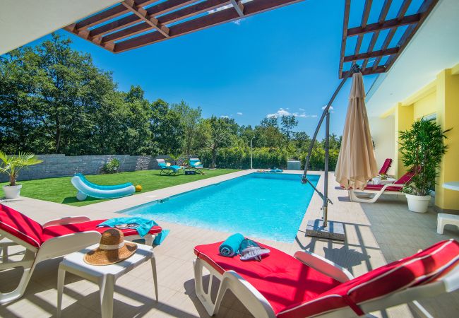 Villa in Svetvincenat - Villa Vita in Central Istria - Ground Floor Villa for 6 People with Heated Pool  Villa in Svetvincenat - Villa Vita in Central Istria - Ground Floor Villa for 6 People with Heated Pool