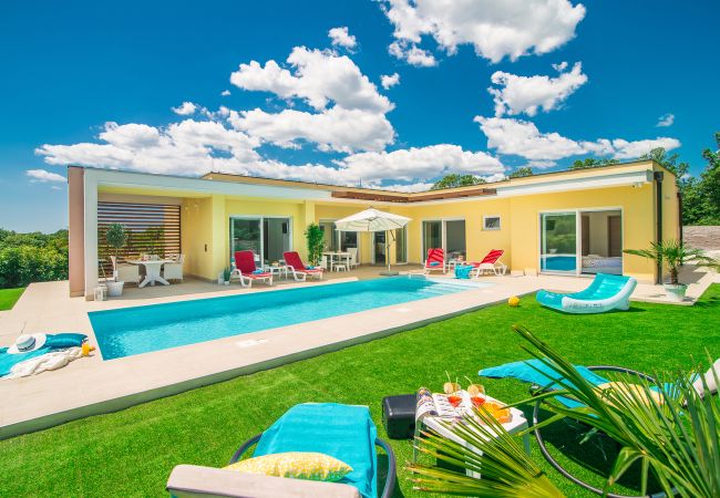 Villa in Svetvincenat - Villa Vita in Central Istria - Ground Floor Villa for 6 People with Heated Pool  Villa in Svetvincenat - Villa Vita in Central Istria - Ground Floor Villa for 6 People with Heated Pool