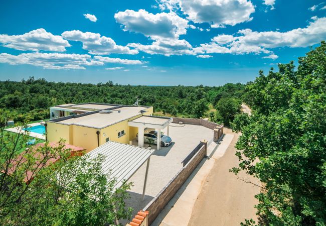 Villa in Svetvincenat - Villa Vita in Central Istria - Ground Floor Villa for 6 People with Heated Pool  Villa in Svetvincenat - Villa Vita in Central Istria - Ground Floor Villa for 6 People with Heated Pool