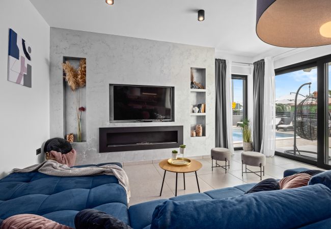 Villa in Krnica - Villa Kali near Pula for 8 people with fitness & sea view - pet friendly Villa in Krnica - Villa Kali near Pula for 8 people with fitness & sea view - pet friendly