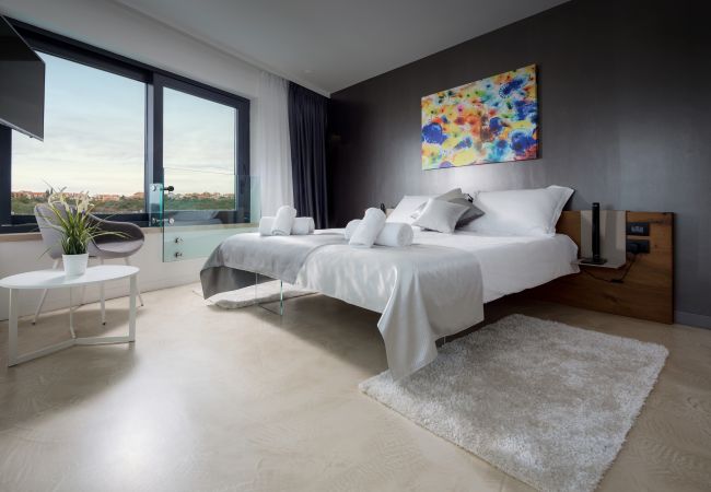 Villa in Banjole - Villa Lucy Banjole for 12 people near Medulin with heated indoor pool & spa just 400 meters from the beach Villa in Banjole - Villa Lucy Banjole for 12 people near Medulin with heated indoor pool & spa just 400 meters from the beach