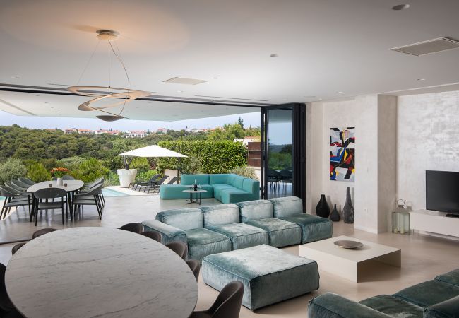 Villa in Banjole - Villa Lucy Banjole for 12 people near Medulin with heated indoor pool & spa just 400 meters from the beach Villa in Banjole - Villa Lucy Banjole for 12 people near Medulin with heated indoor pool & spa just 400 meters from the beach