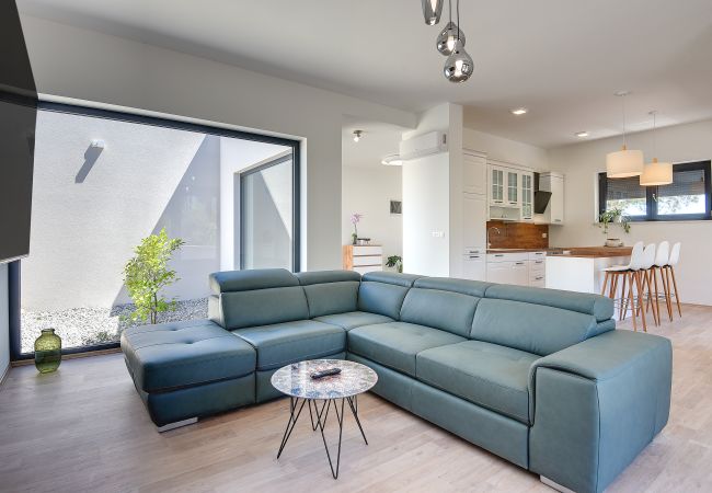 Villa in Vintijan - Villa Nauta - beautiful ground floor villa for 4 people with playground & sauna Pula Villa in Vintijan - Villa Nauta - beautiful ground floor villa for 4 people with playground & sauna Pula