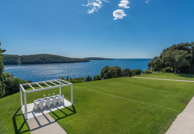 Villa in Vrsar - Luxury Villa La Reina for 10 people only 20 meters from the sea with wellness & heated pool near Poreč Villa in Vrsar - Luxury Villa La Reina for 10 people only 20 meters from the sea with wellness & heated pool near Poreč
