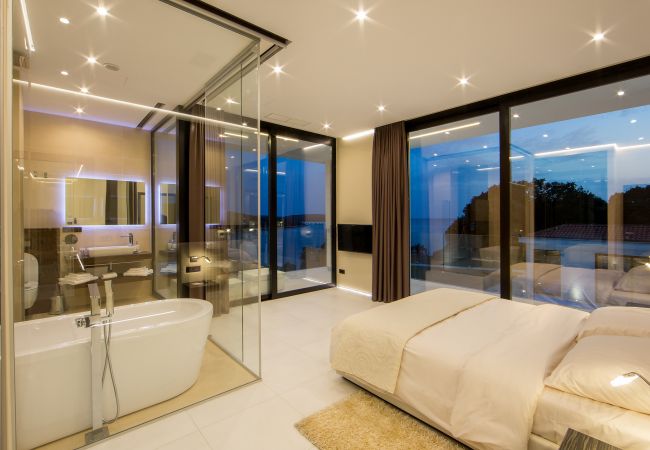 Villa in Vrsar - Luxury Villa La Reina for 10 people only 20 meters from the sea with wellness & heated pool near Poreč Villa in Vrsar - Luxury Villa La Reina for 10 people only 20 meters from the sea with wellness & heated pool near Poreč