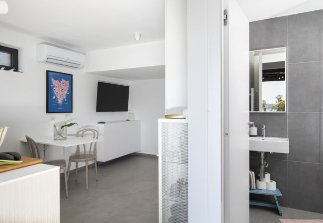 Villa in Pomer - Beach House Olive - ground floor house for 2 people with private beach near Medulin Villa in Pomer - Beach House Olive - ground floor house for 2 people with private beach near Medulin