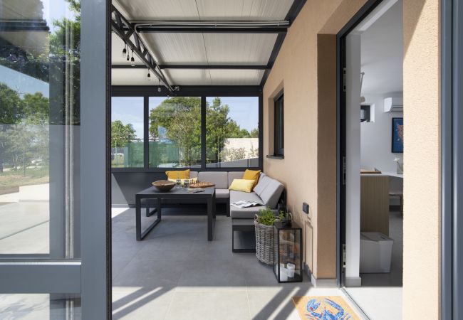 Villa in Pomer - Beach House Olive - ground floor house for 2 people with private beach near Medulin Villa in Pomer - Beach House Olive - ground floor house for 2 people with private beach near Medulin