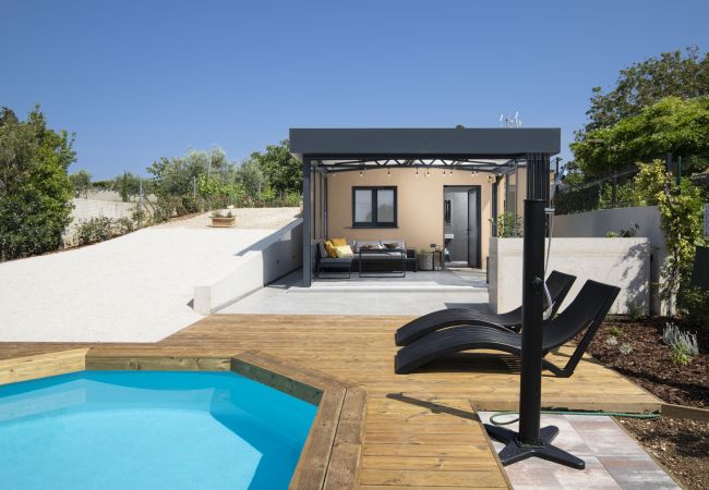 Villa in Pomer - Beach House Olive - ground floor house for 2 people with private beach near Medulin Villa in Pomer - Beach House Olive - ground floor house for 2 people with private beach near Medulin