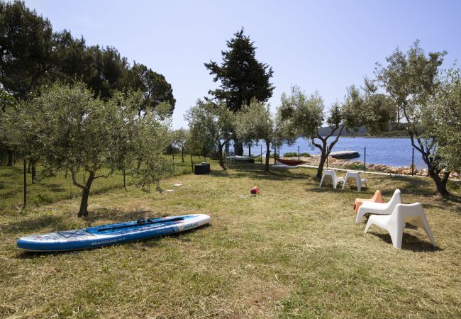 Villa in Pomer - Beach House Olive - ground floor house for 2 people with private beach near Medulin Villa in Pomer - Beach House Olive - ground floor house for 2 people with private beach near Medulin