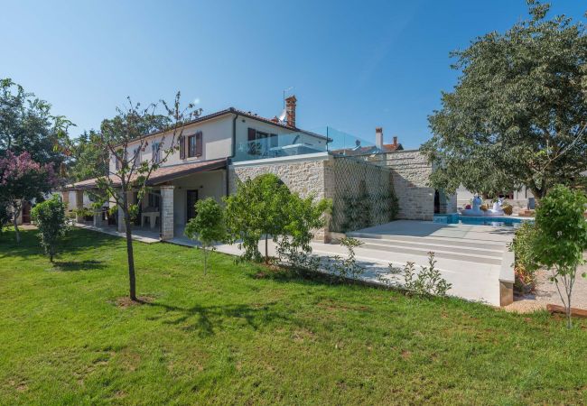 Villa in Brtonigla - Villa LV near Novigrad for 8 people spa & children playground only 1.5 km from beach Villa in Brtonigla - Villa LV near Novigrad for 8 people spa & children playground only 1.5 km from beach