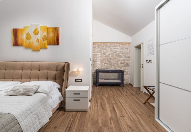Villa in Brtonigla - Villa LV near Novigrad for 8 people spa & children playground only 1.5 km from beach Villa in Brtonigla - Villa LV near Novigrad for 8 people spa & children playground only 1.5 km from beach