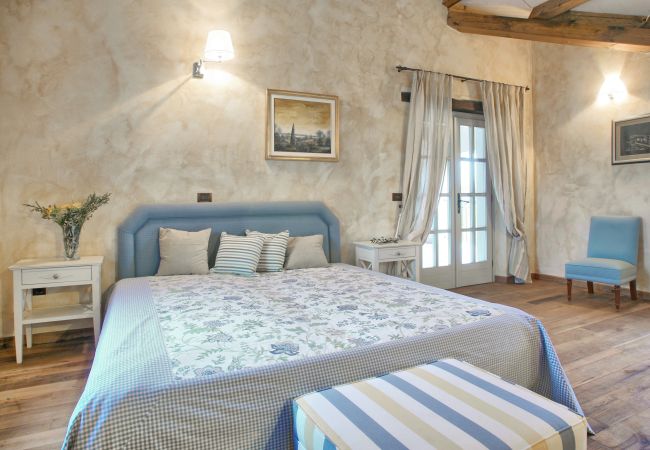 Villa in Filipini - Villa Sophie for 11 people near Poreč with infinity pool and large garden Villa in Filipini - Villa Sophie for 11 people near Poreč with infinity pool and large garden