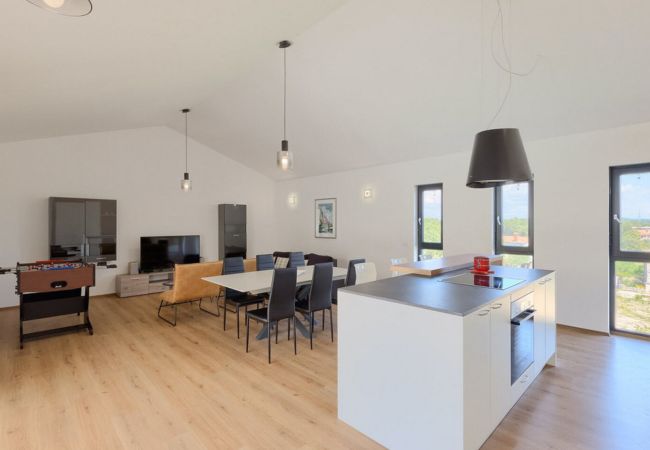 Villa in Vintijan - Villa Lia for 6 people near Pula with children playground and private pool Villa in Vintijan - Villa Lia for 6 people near Pula with children playground and private pool